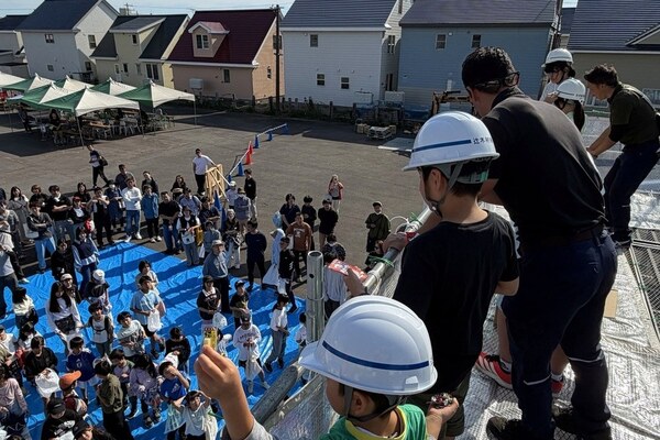 【函館・北斗・七飯の工務店】いつも大人気、ステージからのもちまきと抽選会