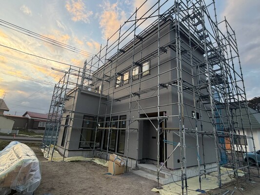 【函館・北斗・七飯の工務店】新築の壁紙が、1年ほどで角から切れる理由